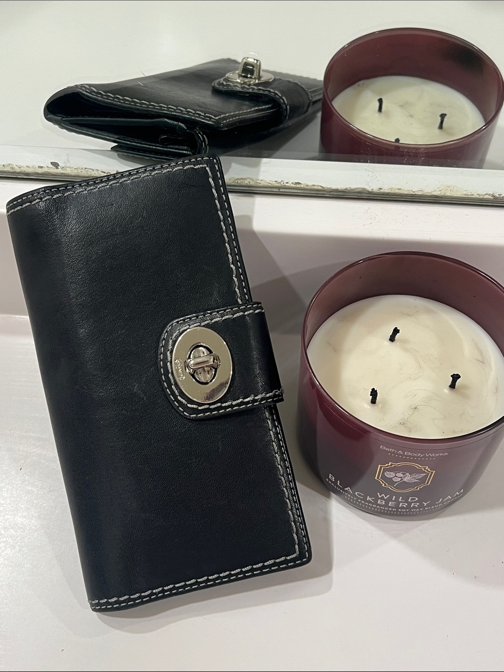 Vintage Coach black leather turn lock wallet